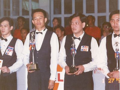 ศักดิ์ชัย ซิมงาม (ที่ 2 จากซ้าย) ได้เหรียญทองในกีฬาแห่งชาติ เมื่อปี 2533